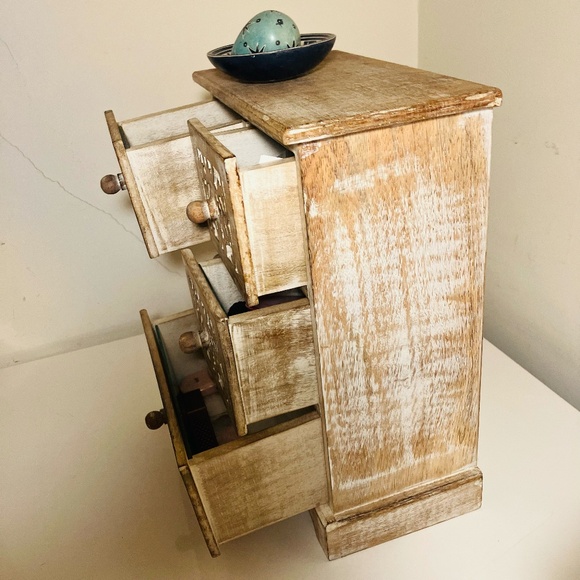 Moving in two weeks!!!Beautiful vintage Rustic Wooden Carved Drawer Chest - Picture 4 of 4